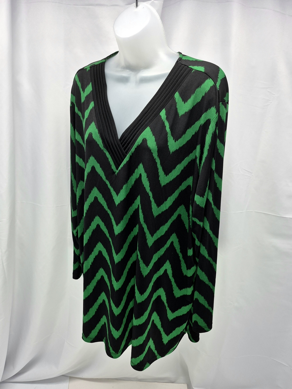 NWOT Susan Graver Liquid Knit Chevron Tunic V-Neck Top Green Black Plus Size 3XI